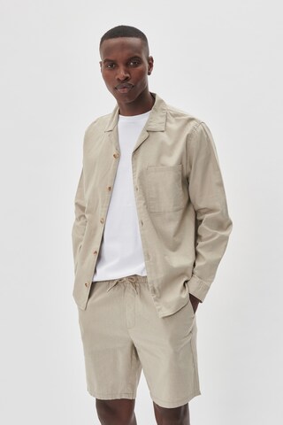 Coupe regular Chemise Matinique en beige : devant