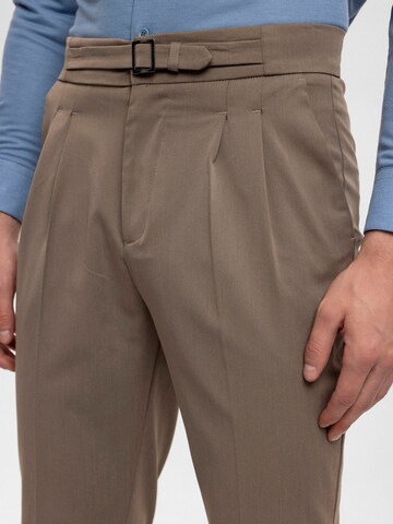 Antioch Regular Pleat-Front Pants in Brown