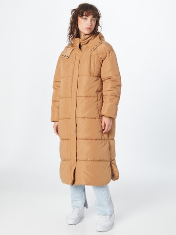 Manteau d’hiver 'EDITTE' NÜMPH en marron : devant