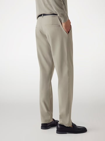 GUESS Slimfit Chino 'Myron' in Bruin