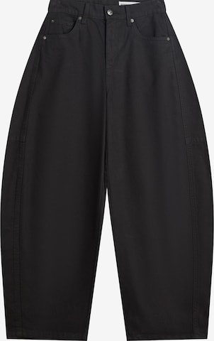 BershkaBaggy Hlače - crna boja: prednji dio