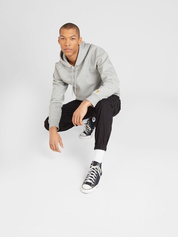 Felpa 'Chase' di Carhartt WIP in grigio