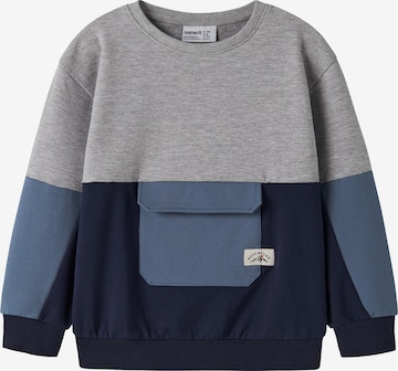 NAME IT Sweatshirt 'NMMOMER' i grå: forside