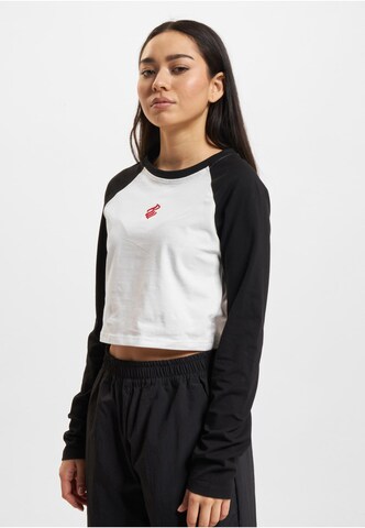 T-shirt ROCAWEAR en blanc : devant