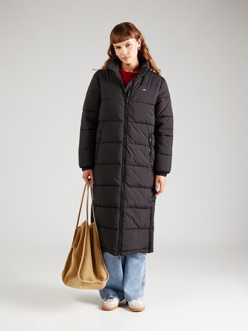 Tommy Jeans Between-seasons coat 'ESSENTIAL' in Black: front