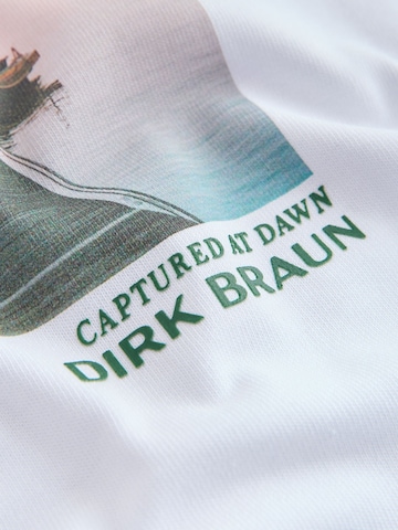 T-Shirt 'Dirk Braun Seminal' Next en blanc