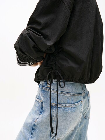 Tommy Jeans Jacke in Schwarz