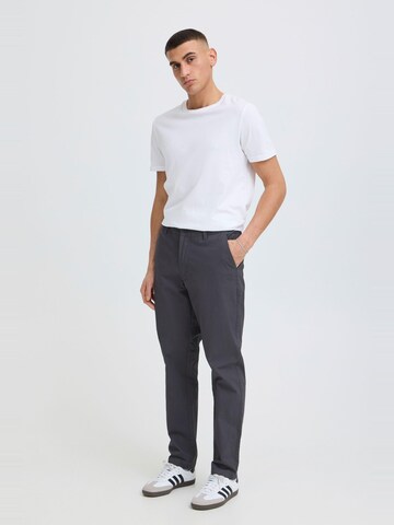 !Solid Regular Chino ' SDJoe ' in Grijs: voorkant