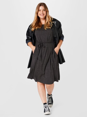 Vero Moda Curve Kleid 'JUNE' in Schwarz