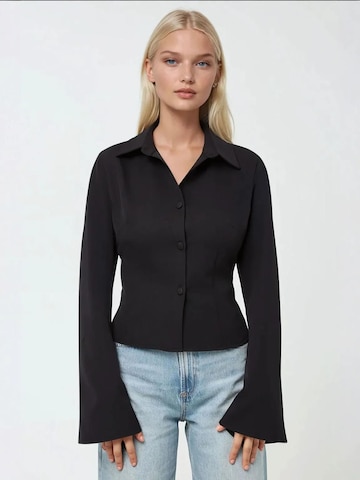 Hiccup Bluse in Schwarz: Vorderseite