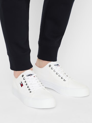 Tommy Jeans Trampki niskie w kolorze biały