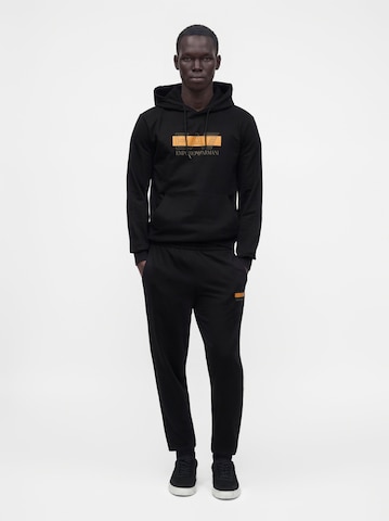 EA7 Emporio Armani Sweatshirt 'TRAIN' i svart: framsida