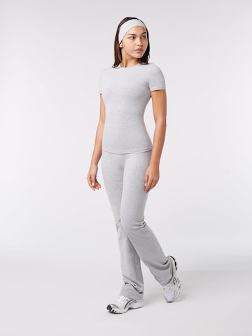YO-GAYA Shirt 'Lounge Short Sleeve Top' in Grijs