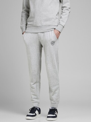 JACK & JONES - Tapered Pantalón 'Gordon' en gris: frente