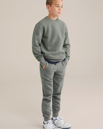 Tapered Pantaloni de la WE Fashion pe verde