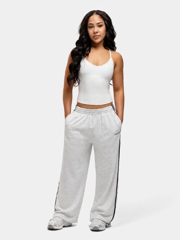 Wide Leg Pantalon de sport 'Cotton Wide Leg Joggers' Gym Exclusive en gris : devant