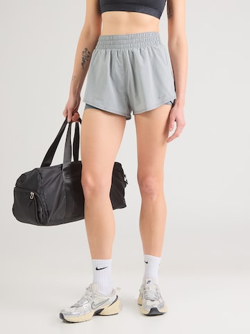 NIKE Обычный Спортивные штаны 'ONE' в Серый: спереди