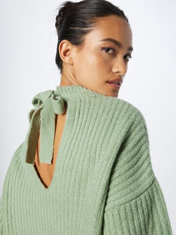 ABOUT YOU Sweater 'Jella' in Green