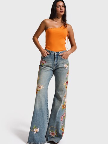 IT'S BASIC Flared Jeans 'ELASTICATED WAIST FLARE JEANS (Lenght 32)' in Blauw: voorkant