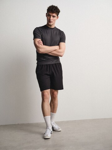 The Set Regular Trousers in Black