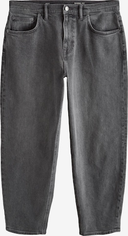 Jean Next en gris : devant