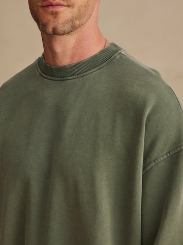 DAN FOX APPAREL Sweatshirt 'Jason' in Grün