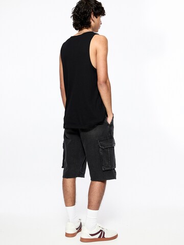 Pull&Bear Lużny krój Bojówki w kolorze czarny