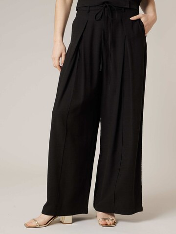 Deeluxe Loosefit Bandplooibroek 'Valenza' in Zwart: voorkant