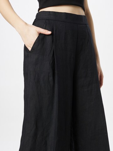 Wide leg Pantaloni cu dungă de la UNITED COLORS OF BENETTON pe negru