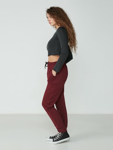 C&City Tapered Trousers in Red