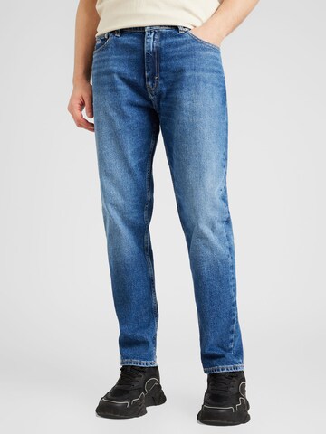 Tommy Jeans Regular Jeans 'DAD TAPERED' in Blauw: voorkant