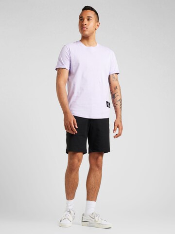 T-Shirt Calvin Klein Jeans en violet