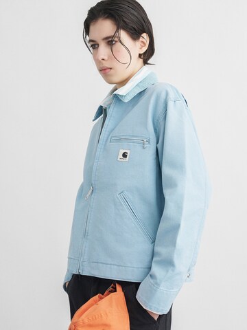 Carhartt WIP Välikausitakki 'Detroit' värissä sininen