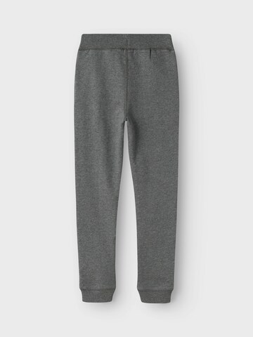 NAME IT - Tapered Pantalón en gris