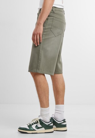 Urban Classics Loose fit Pants '90's' in Green