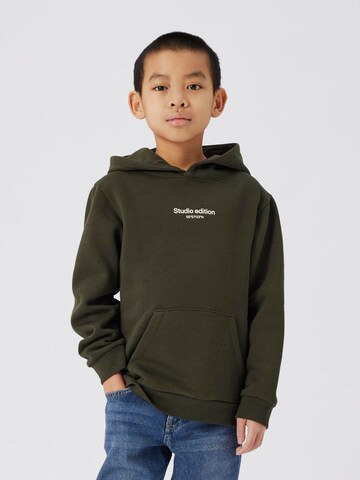 NAME IT Sweatshirt 'NKMBrody' i grön: framsida