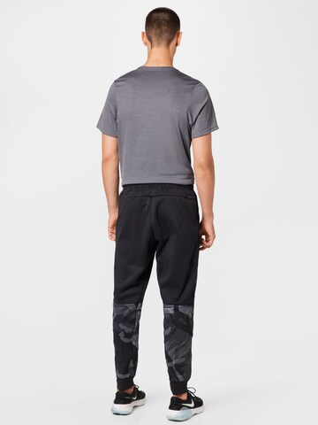 NIKE Tapered Sporthose in Schwarz