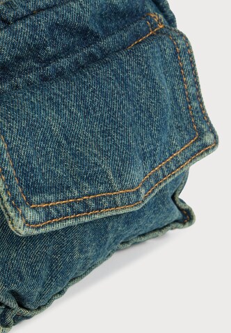LEVI'S ® Handtasche 'SMALL BLAKE' in Blau: Vorderseite