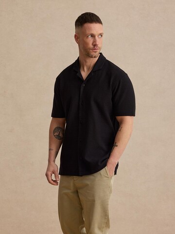 DAN FOX APPAREL Regular fit Πουκάμισο 'Leon' σε μαύρο: μπροστά