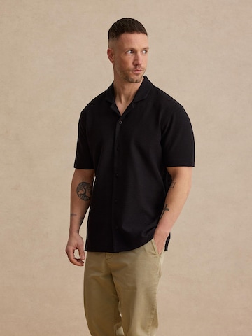 DAN FOX APPAREL Regular fit Skjorta 'Leon' i svart: framsida