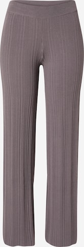 NA-KD Regular Панталон в сиво: отпред