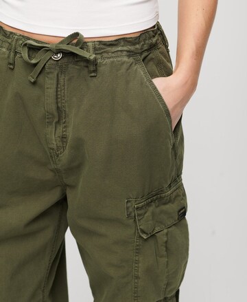 Loosefit Pantalon cargo Superdry en vert