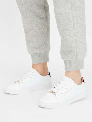 TOMMY HILFIGER Sneaker low 'Essential' i hvid