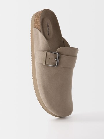 Bershka Clogs in Beige