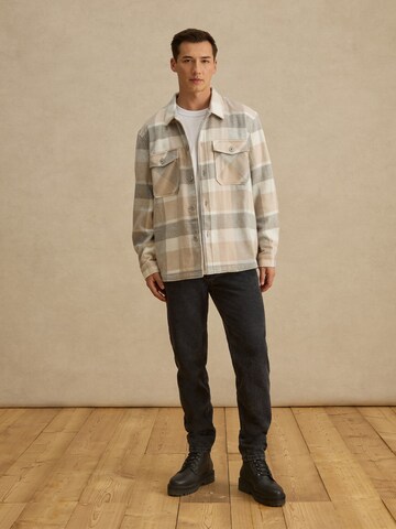 DAN FOX APPAREL Демисезонная куртка 'Johann' в Серый