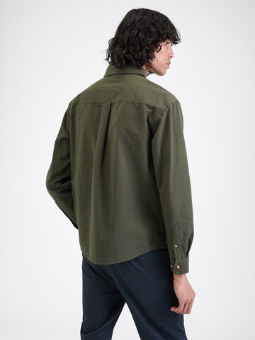 Coupe regular Chemise 'Toni' ABOUT YOU en vert