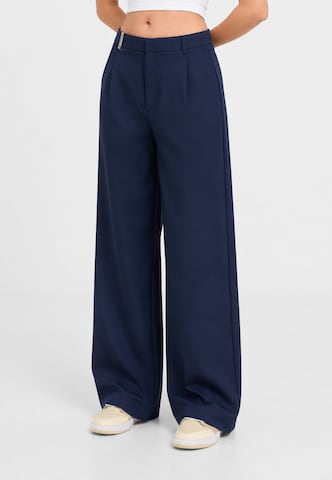 2Y Studios - Pierna ancha Pantalón plisado en azul