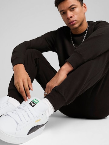 regular Pantaloni sportivi 'Puma Ess No. 1 Logo Sweatpants Fl Cl' di PUMA in nero