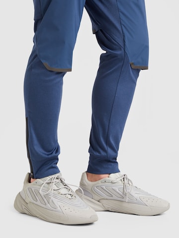 Coupe slim Pantalon de sport 'Weather' On en bleu