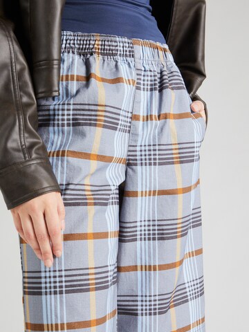 TOPSHOP Regular Trousers in Blue
